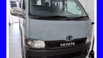 スタッドレスタイヤ脱着交換　トヨタ　ハイエース